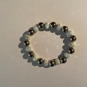 Stretch Bracelet with Silver Balls and White Natural Stones